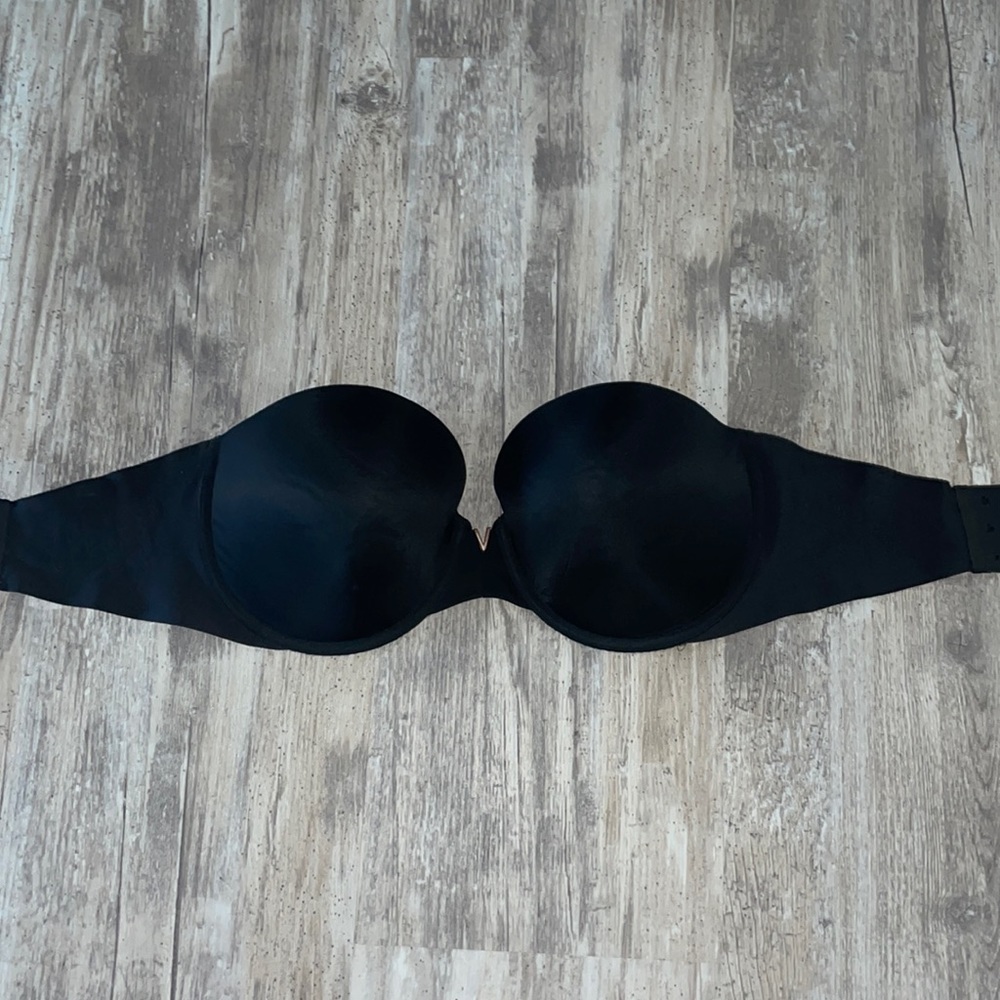 VICTORIA SECRET STRAPLESS BRA